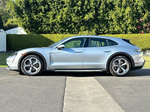Used 2024 Porsche Taycan 4 Cross Turismo image 2