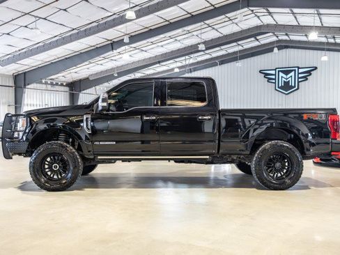 Used 2022 Ford F250 Platinum w/ FX4 Off-Road Package AWD/4WD image 3