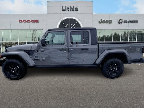 Used 2021 Jeep Gladiator Sport image 3