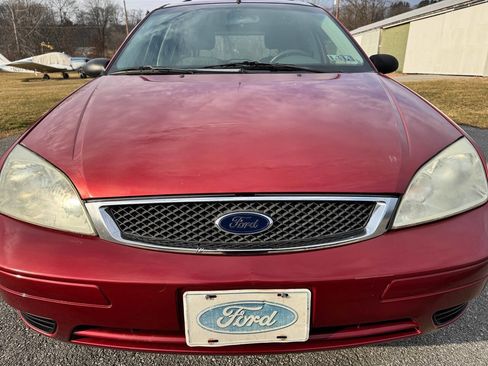 Used 2005 Ford Focus SES image 3