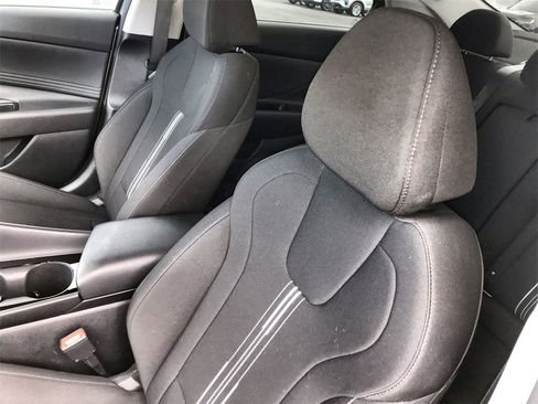 Used 2024 Hyundai Elantra SEL w/ Convenience Package image 11