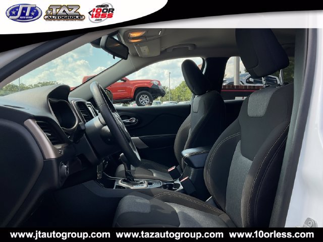 Used 2018 Jeep Cherokee Latitude FWD image 11