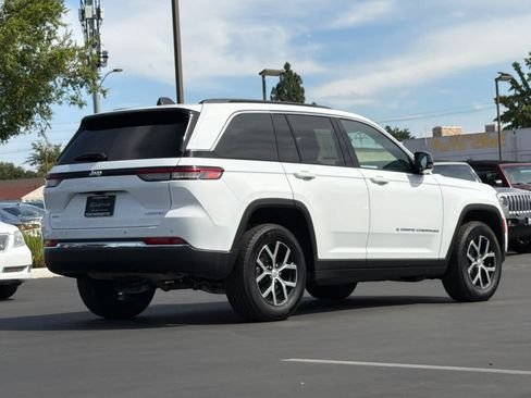 Used 2024 Jeep Grand Cherokee Limited w/ Trailer Tow Package AWD/4WD image 2