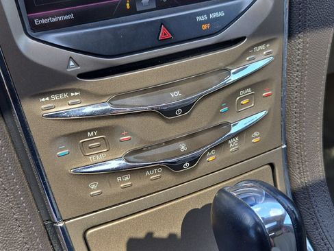 Used 2014 Lincoln MKX FWD w/ Equipment Group 102A image 19
