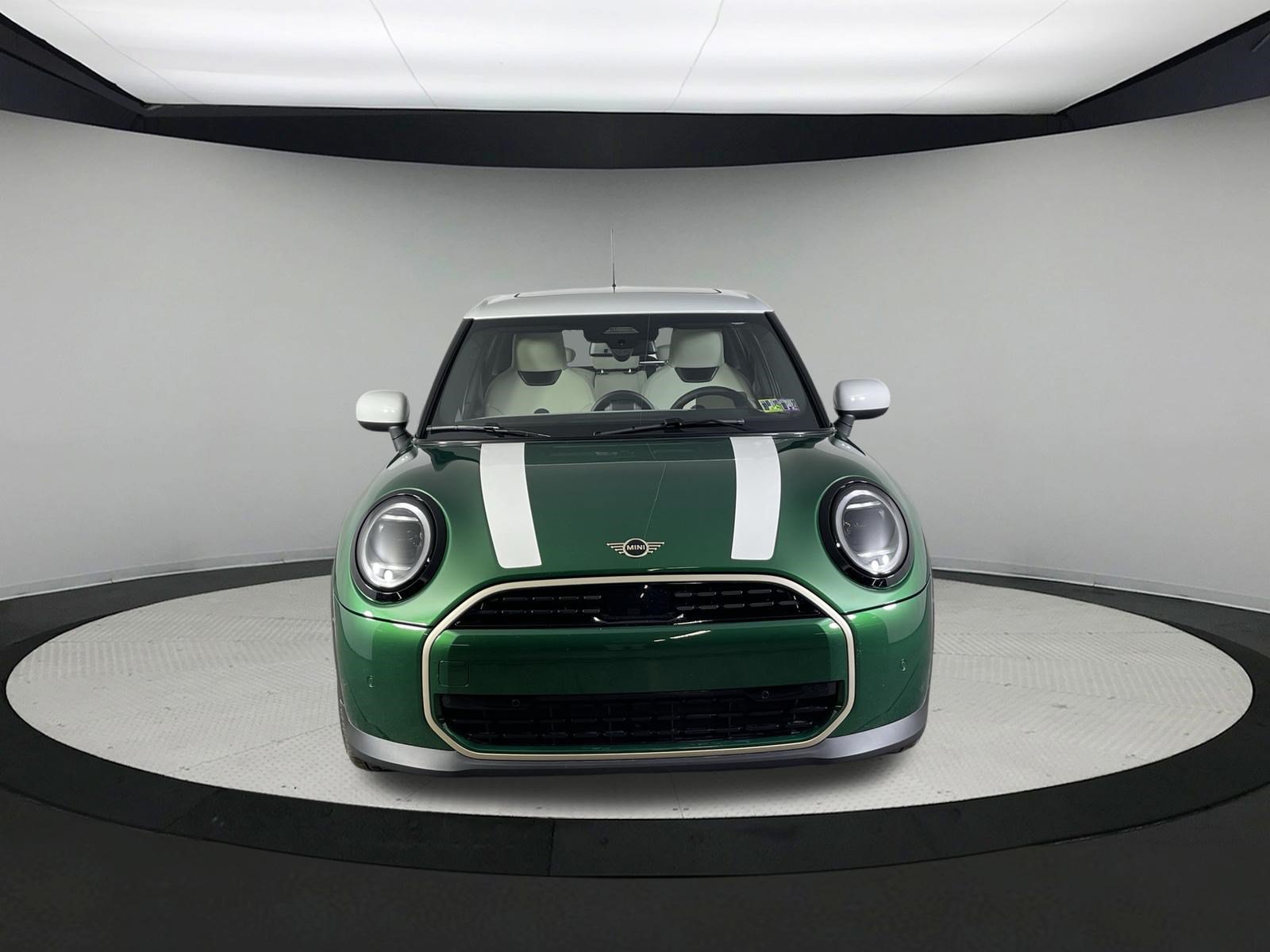 Used 2026 MINI Cooper 4-Door Hardtop FWD image 2