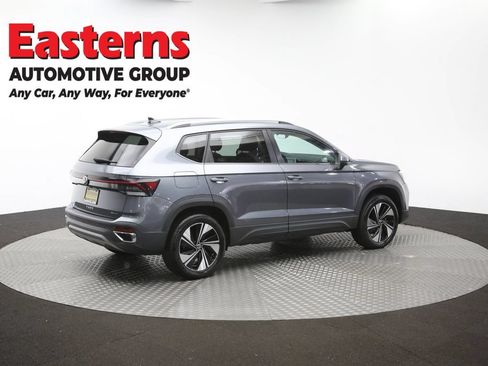 Used 2025 Volkswagen Taos SE AWD/4WD image 40