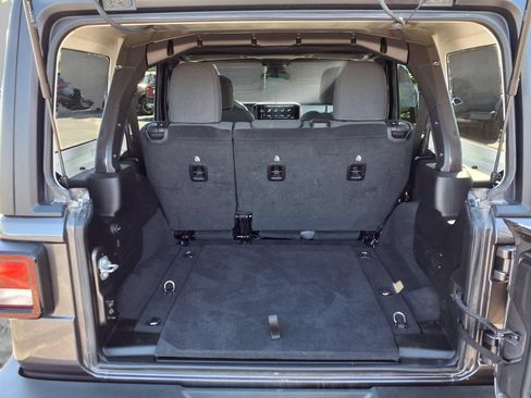 Used 2025 Jeep Wrangler Unlimited Sport AWD/4WD image 25