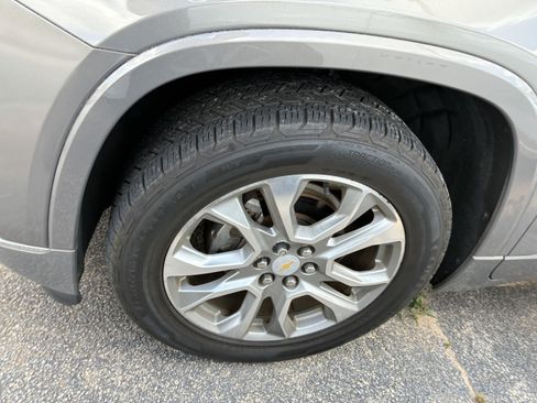 Used 2018 Chevrolet Traverse Premier w/ Driver Confidence II Package FWD image 5