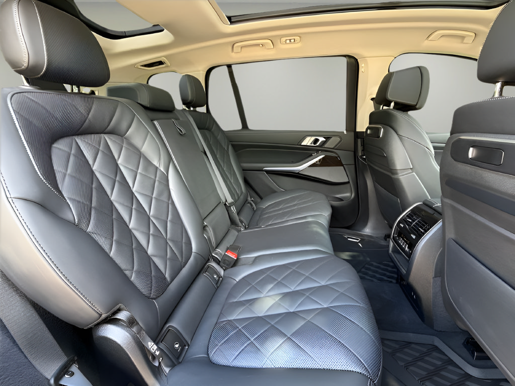 Used 2023 BMW X7 xDrive40i w/ Premium Package AWD/4WD image 11