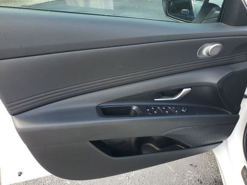 Used 2025 Hyundai Elantra SEL FWD image 9