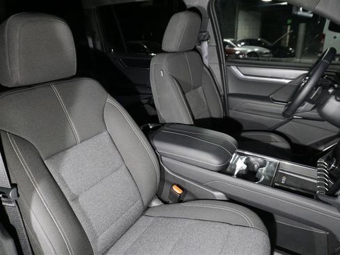 Used 2025 GMC Acadia Elevation image 22