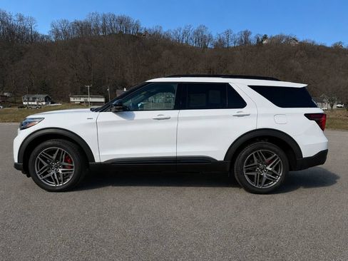 New 2026 Ford Explorer ST-Line w/ ST-Line Street Pack AWD/4WD image 8