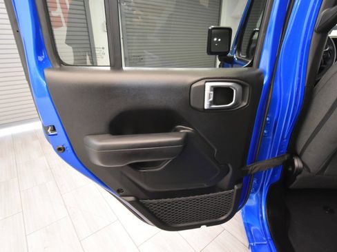 Used 2024 Jeep Wrangler Unlimited w/ Convenience Group AWD/4WD image 17