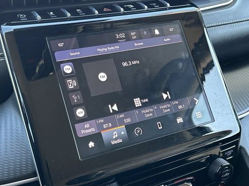 Used 2023 Jeep Grand Cherokee Laredo AWD/4WD image 10
