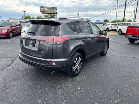 Used 2017 Toyota RAV4 LE AWD/4WD image 6