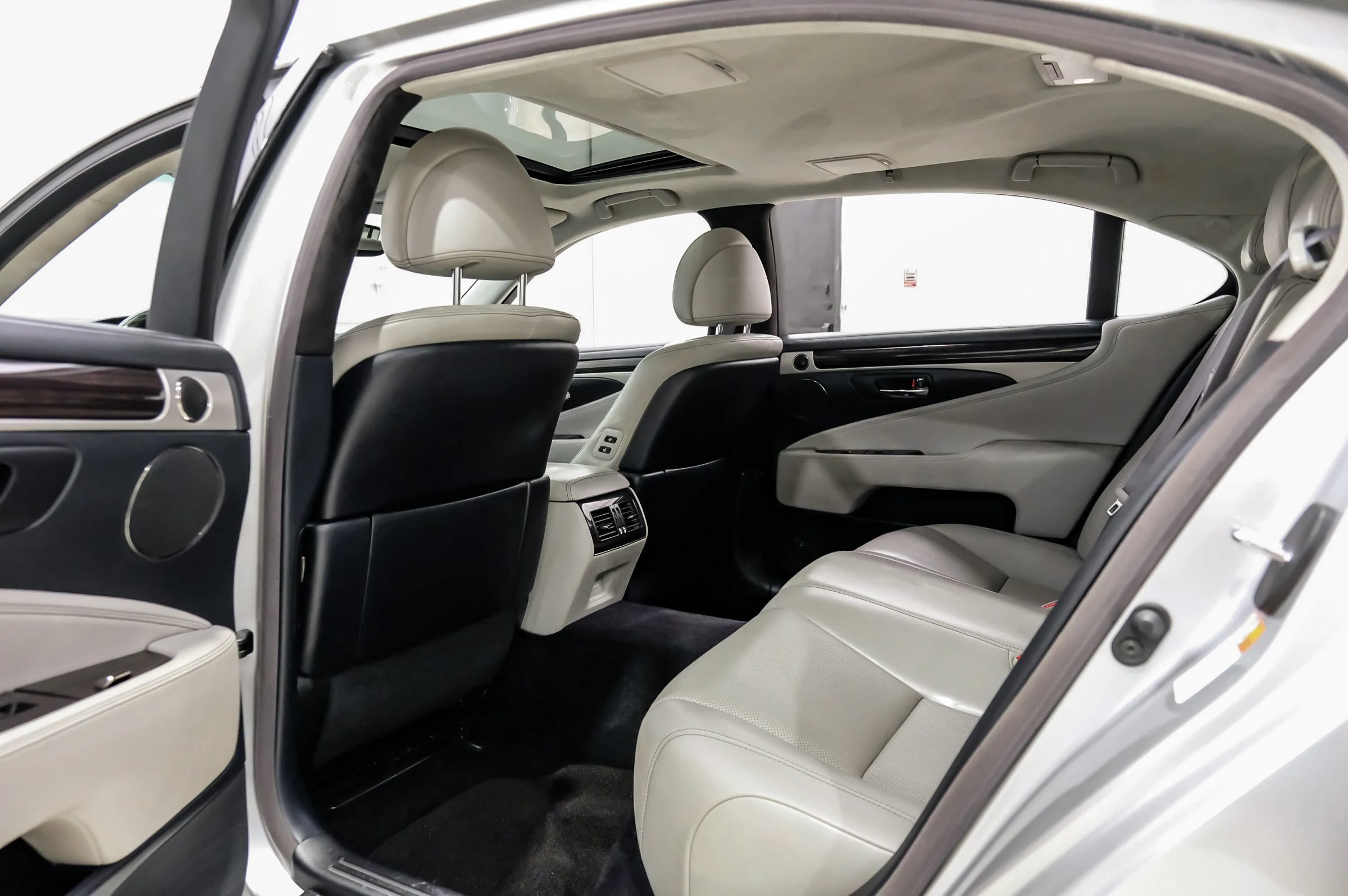 Used 2015 Lexus LS 460 L RWD image 42