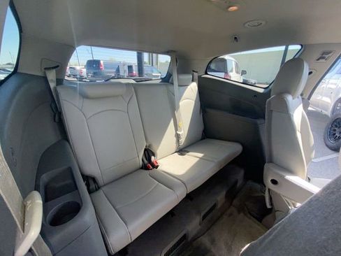 Used 2011 Chevrolet Traverse LT w/ Personal Connectivity Package FWD image 3