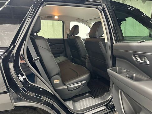 Used 2024 Nissan Pathfinder SL AWD/4WD image 47