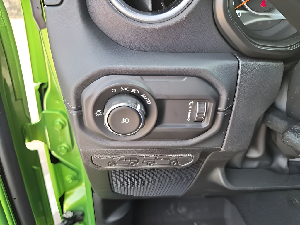 New 2026 Jeep Wrangler Unlimited Sahara AWD/4WD image 33