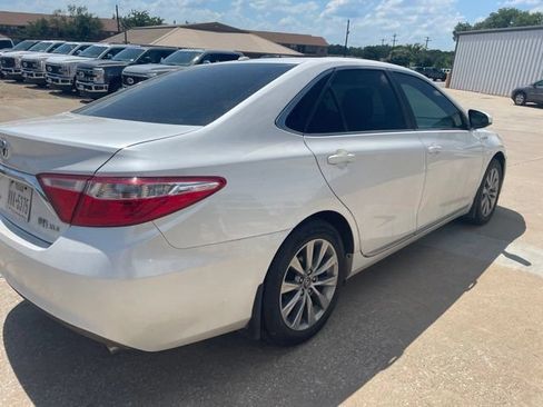Used 2017 Toyota Camry XLE w/ Moonroof Package FWD image 5