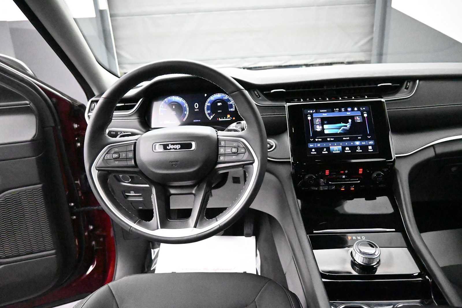 Used 2023 Jeep Grand Cherokee L Laredo w/ Luxury Tech Group I AWD/4WD image 15