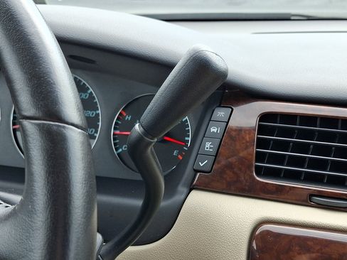 Used 2011 Chevrolet Impala LT FWD image 19