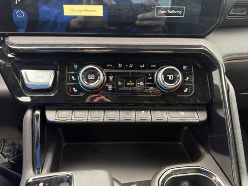 Used 2023 GMC Sierra 1500 AT4 w/ AT4 Premium Package AWD/4WD image 17