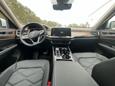 New 2026 Volkswagen Atlas SE FWD image 10