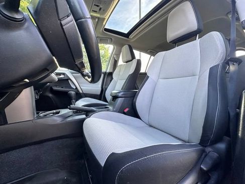 Used 2017 Toyota RAV4 XLE AWD/4WD image 11