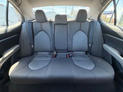 Used 2018 Toyota Camry LE FWD image 13