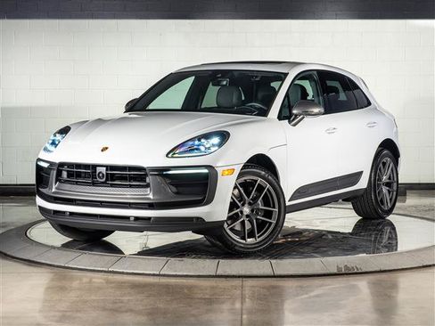Certified 2026 Porsche Macan AWD/4WD image 1