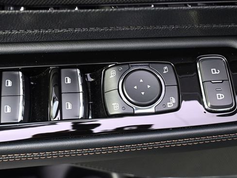 Certified 2025 Lincoln Aviator AWD image 24