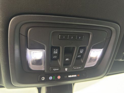 Used 2021 Chevrolet Silverado 1500 High Country w/ Technology Package AWD/4WD image 28