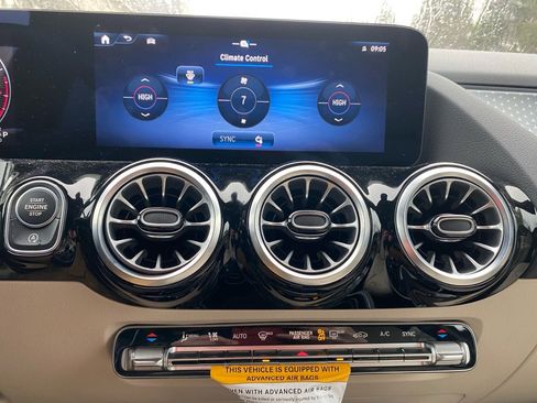 Used 2025 Mercedes-Benz GLA 250 4MATIC image 18