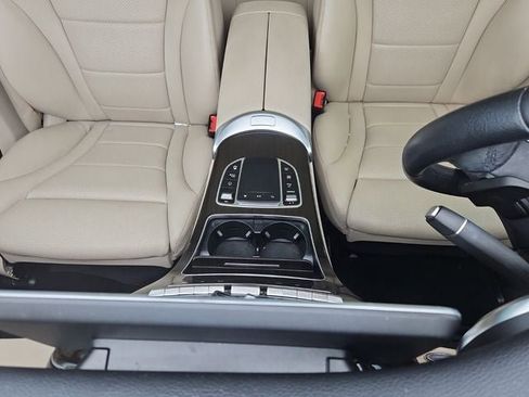 Used 2021 Mercedes-Benz GLC 300 4MATIC w/ Premium Package image 26