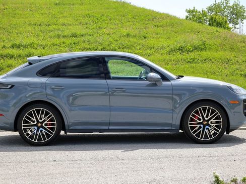 Certified 2025 Porsche Cayenne S AWD/4WD image 15