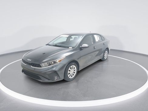 Used 2024 Kia Forte LX image 3