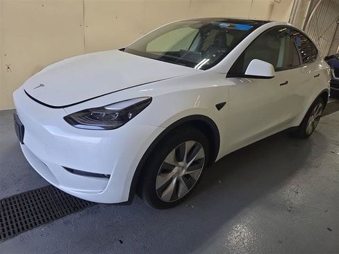 Used 2023 Tesla Model Y Long Range AWD/4WD image 3
