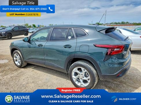 Used 2025 Chevrolet Trax LS w/ LS Convenience Package FWD image 3