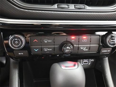 New 2026 Jeep Compass Latitude w/ Mopar Graphics Package image 23