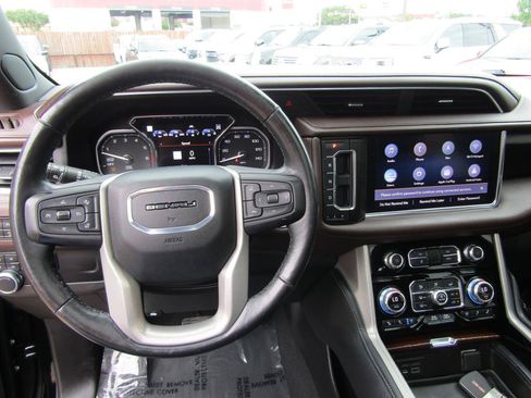 Used 2021 GMC Yukon XL Denali w/ Denali Premium Package AWD/4WD image 19