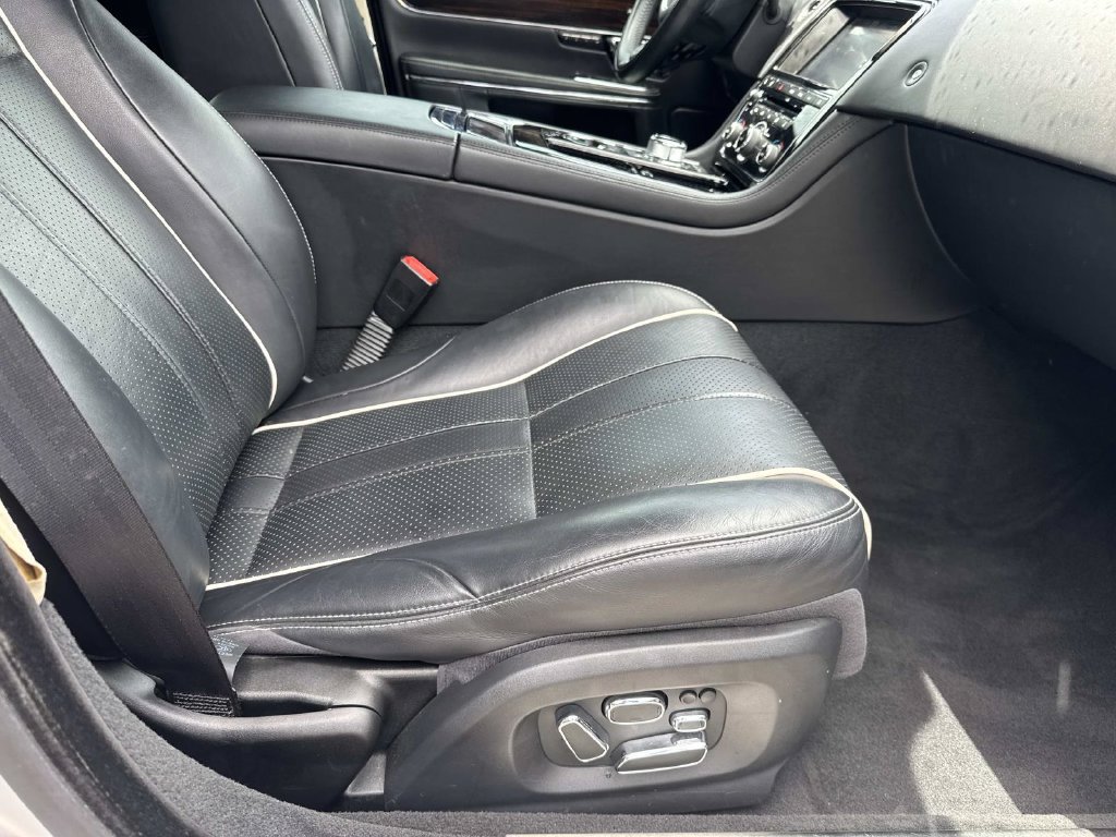 Used 2015 Jaguar XJ L Portfolio RWD image 12