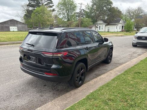Used 2024 Jeep Grand Cherokee Altitude image 6