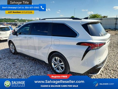 Used 2022 Toyota Sienna XSE AWD/4WD image 3