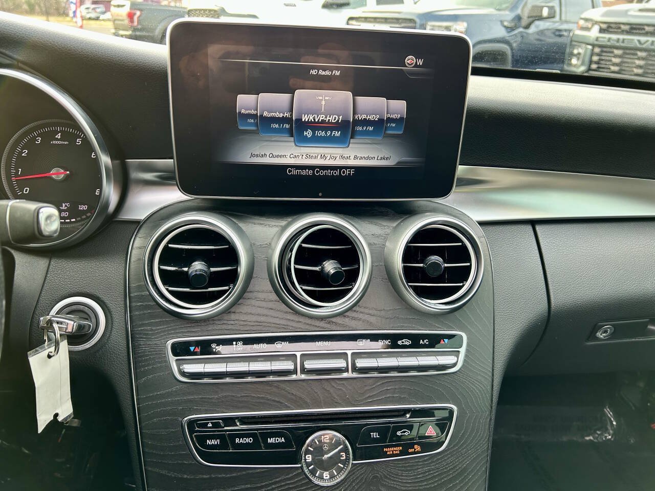 Used 2015 Mercedes-Benz C 300 4MATIC Sedan image 25
