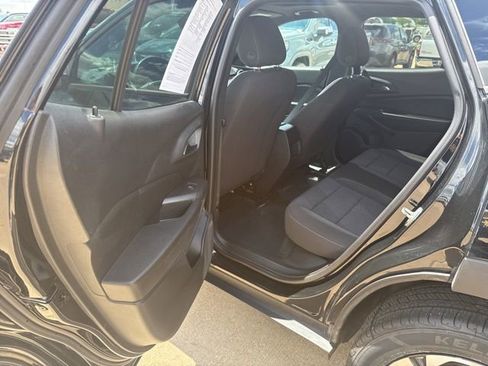 Used 2024 Chevrolet Trax RS w/ Sunroof Package FWD image 31