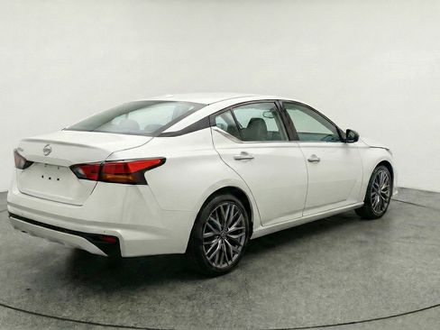 Used 2025 Nissan Altima 2.5 SV FWD image 9