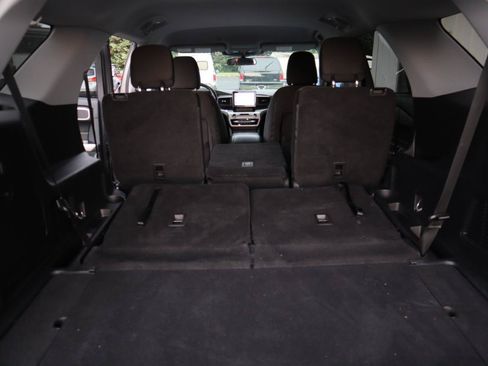 Used 2023 Ford Explorer XLT AWD/4WD image 41