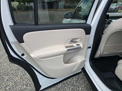 Used 2023 Mercedes-Benz GLB 250 4MATIC image 15