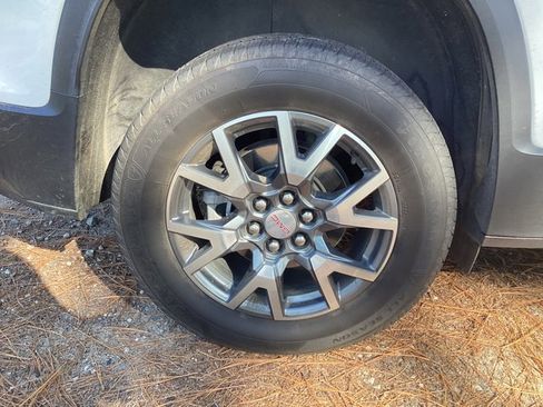 Used 2023 GMC Acadia SLT image 13